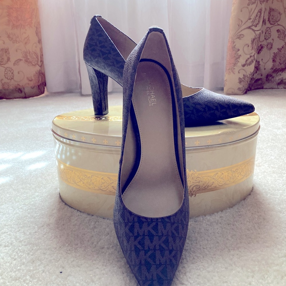 Michael Kors pump